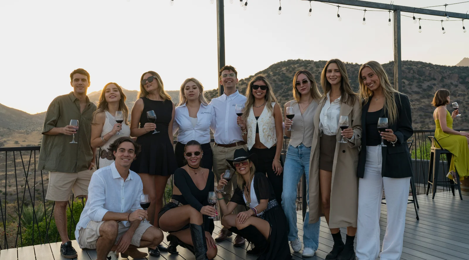 Grupo de amigos en Monteluz Sunset Experience